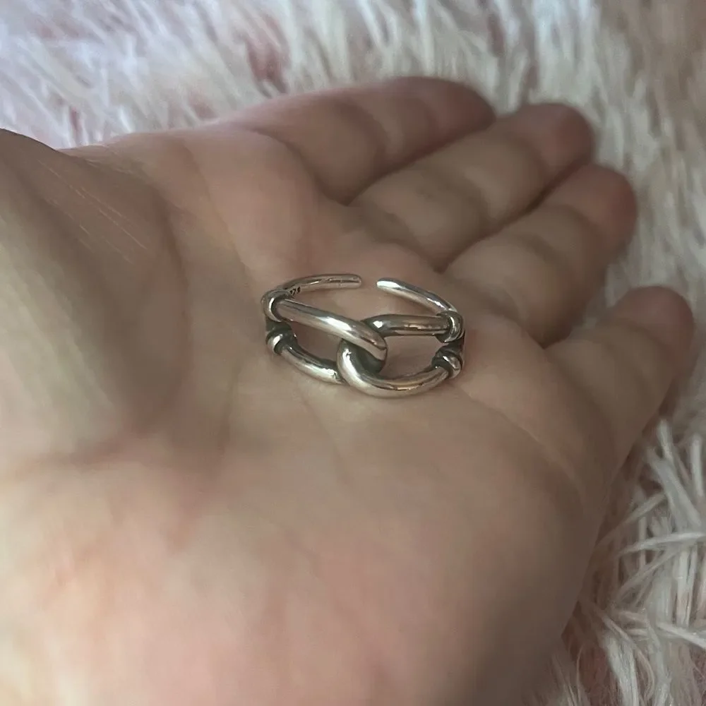 The Tie Me In Knots Ring, adjustable in 925 silver